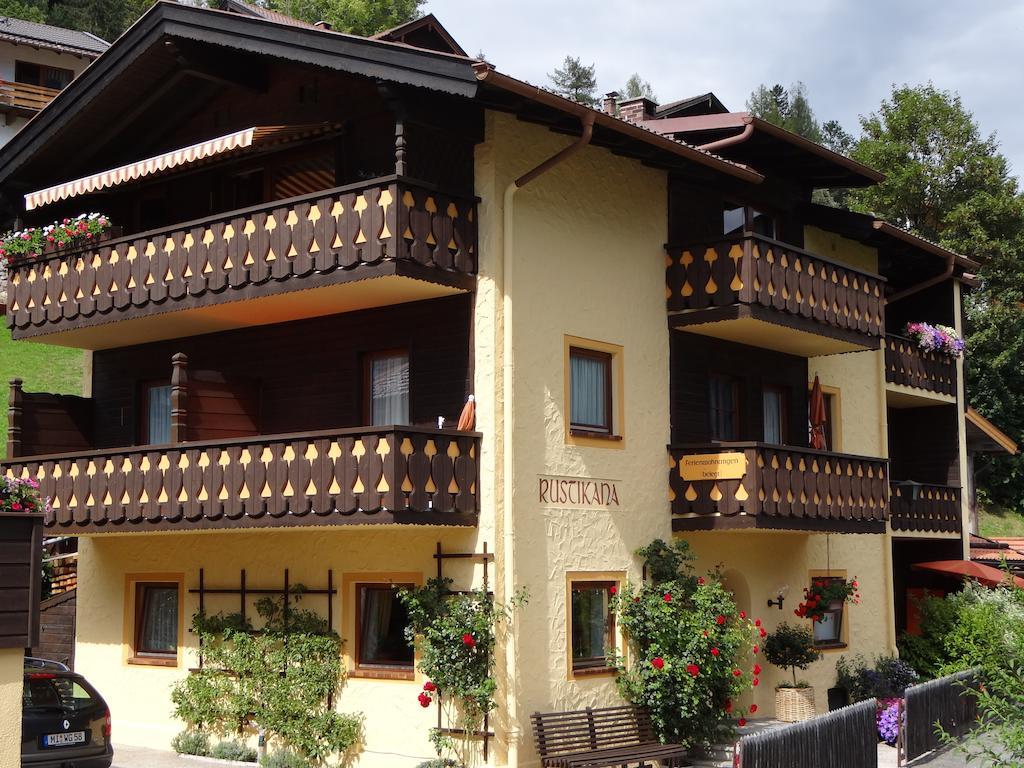 Haus Rustikana Lägenhet Mittenwald Rum bild